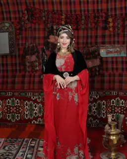 بوليرو كردي أسود من المخمل 5