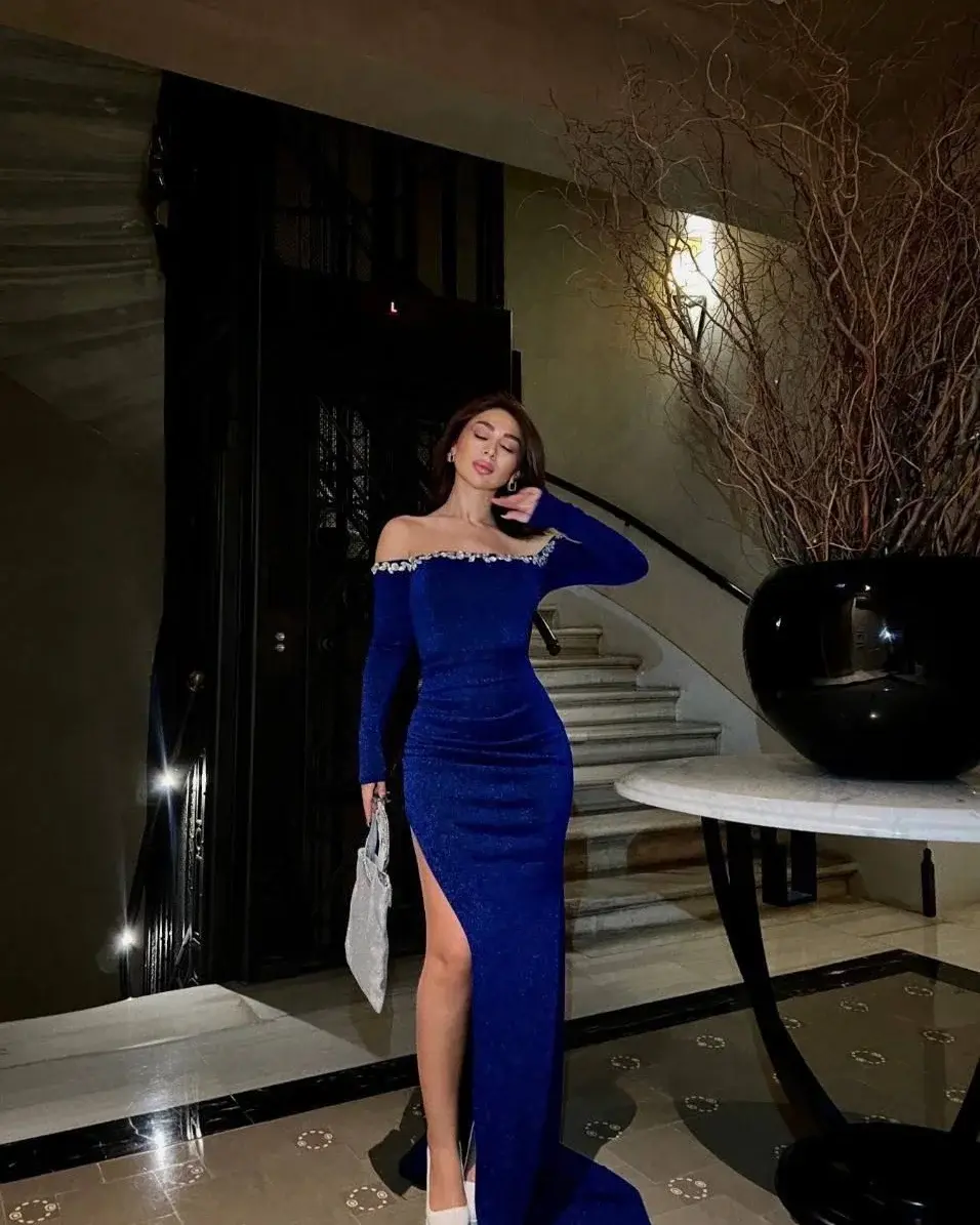Royal Blue Off-Shoulder Evening Gown with Long Sleeves and Slit – Hêlîn
