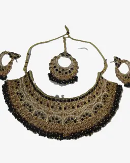 سرویس زیورآلات سنتی – جلوه سلطنتی با مرواریدهای تیره! 3