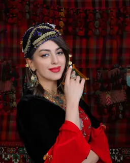 بوليرو كردي أسود من المخمل 2