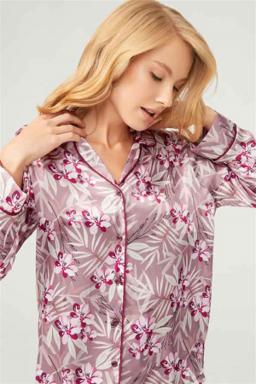 Cottonhill Satin-Pyjama Damen lang mit Knopfleiste – Pflaume geblümt 3